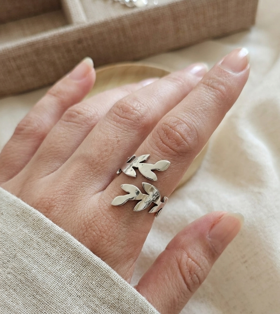 Adjustable Leaf Ring