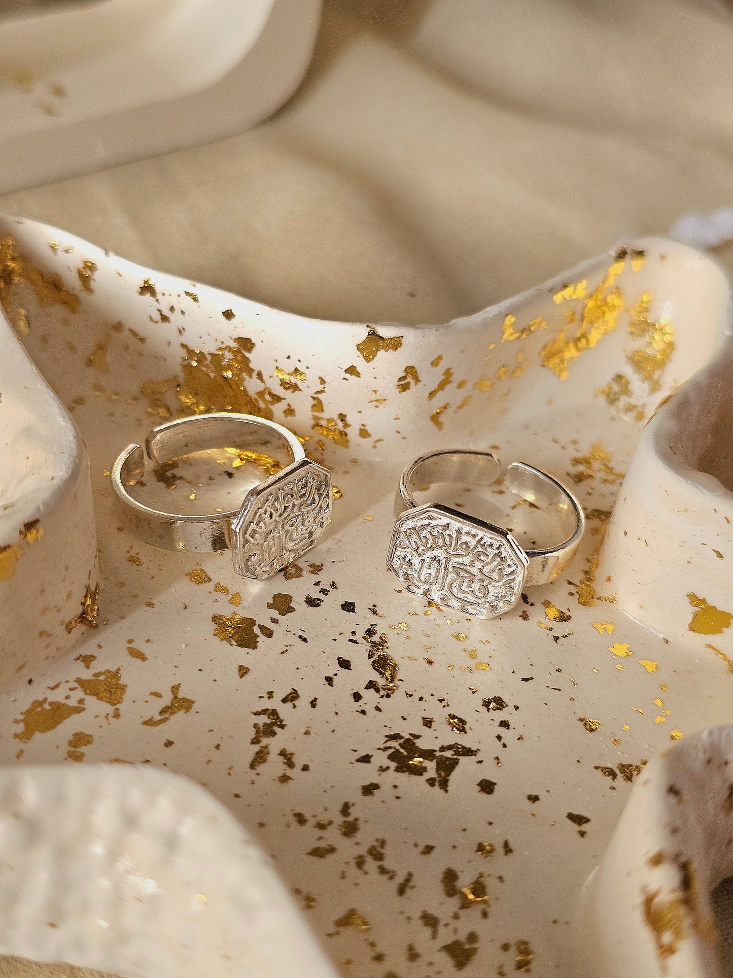 اذا اغلق الله بابا فتح ألفا Ring