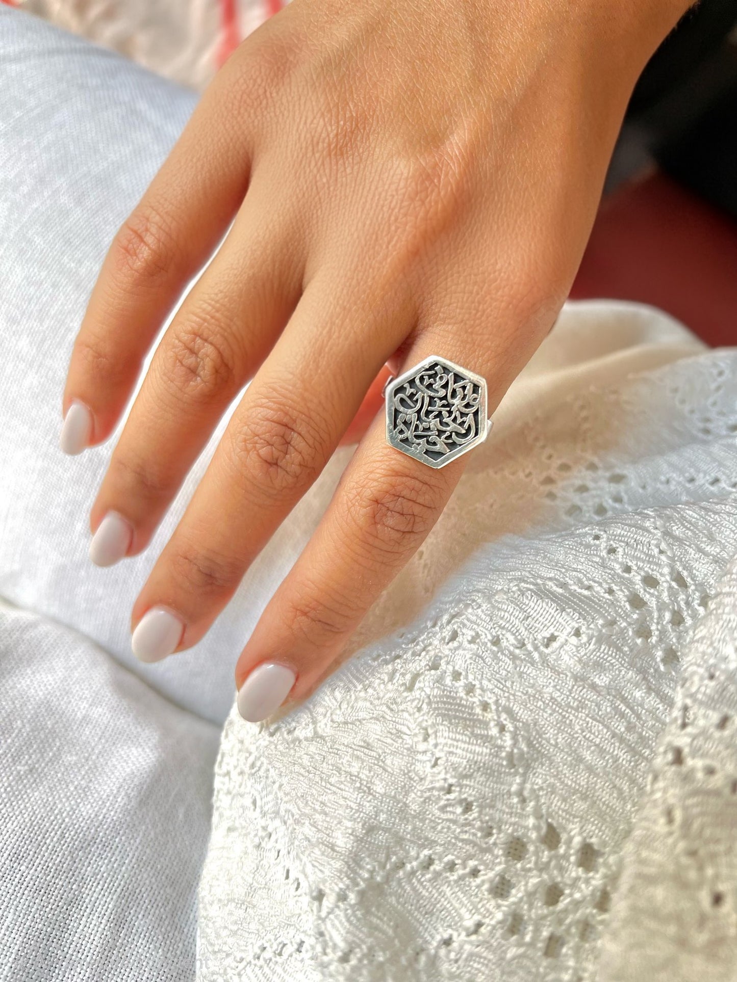 و لنا فى الخيال حياة Ring