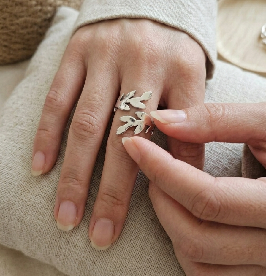 Adjustable Leaf Ring